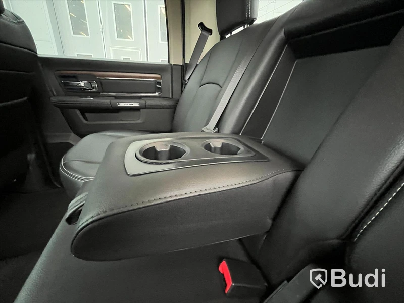 Pickup | Dodge RAM 1500-2018 | ENDAST 2373 mil | Crew Cab | Laramie | 5.7 V8 HEMI | 4x4 | 395hk