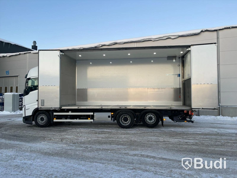 Lastbil Volvo FH 500 Yrkesutbildning Fjärrbil | 2022 | Automat | Öppningsbar sida | Nypris ca 2 800 000