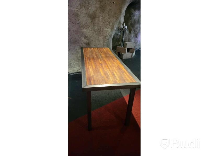 20 st. stolar i lackat stål och skinn, 2 bord i lackat stål och ek, designade restaurangmöbler