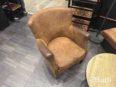 2 armchairs, sofa & coffee table