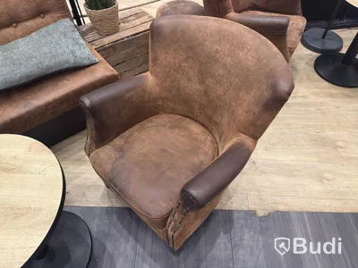 2 armchairs, sofa & coffee table
