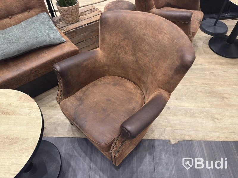 2 armchairs, sofa & coffee table
