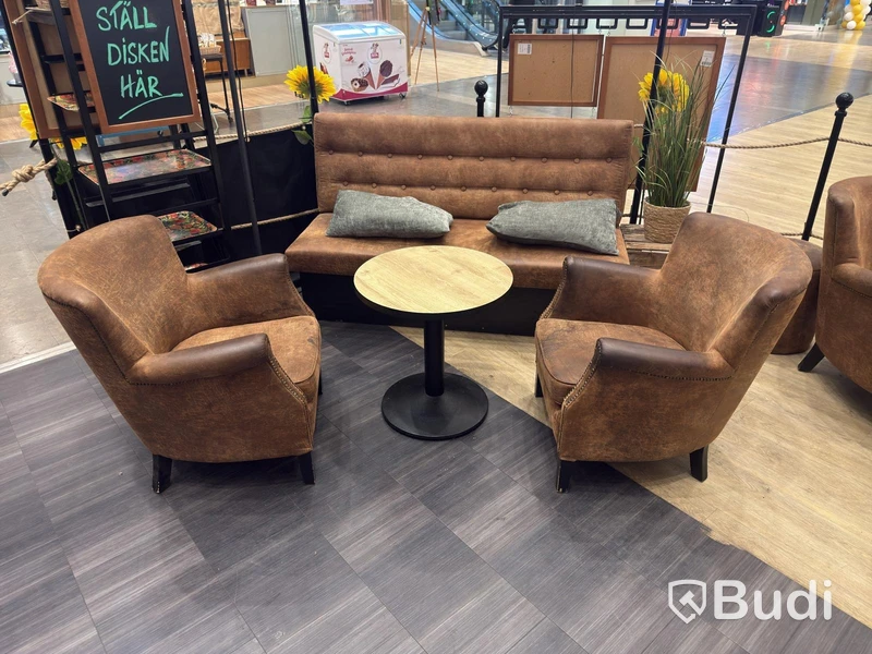 2 armchairs, sofa & coffee table