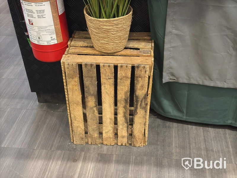 32 older wooden crates