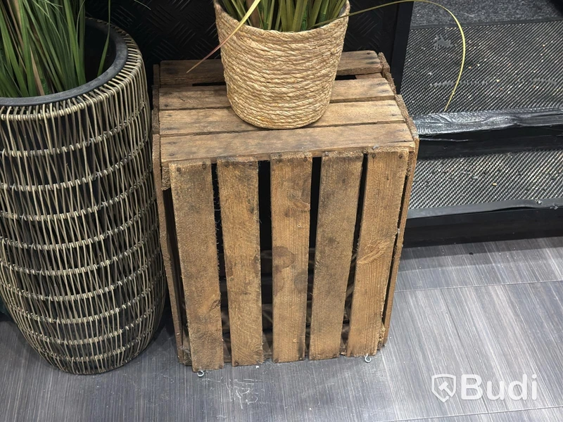 32 older wooden crates