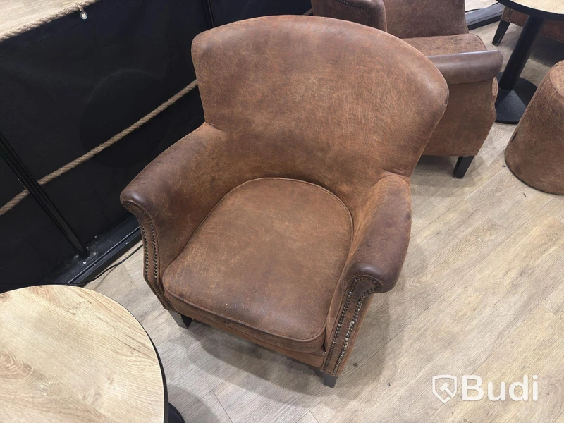 2 armchairs, table & pouffe