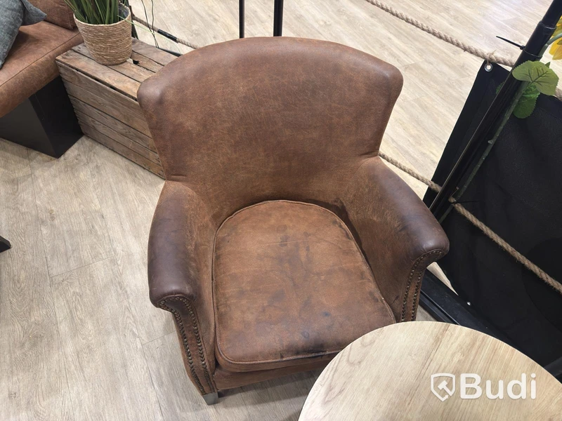 2 armchairs, table & pouffe