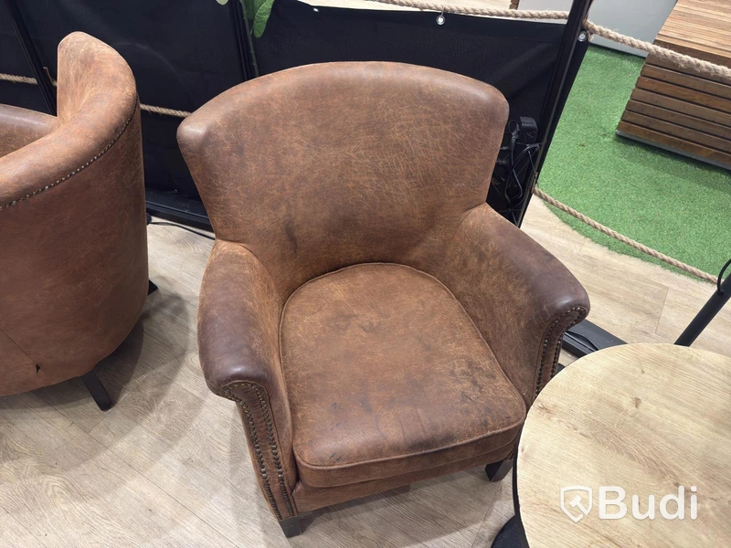 2 armchairs, table & pouf