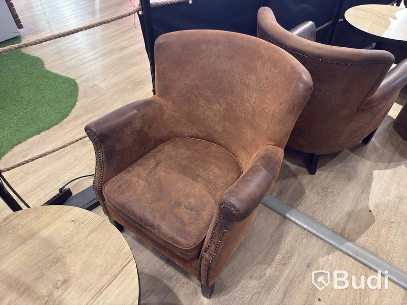 2 armchairs, table & pouf