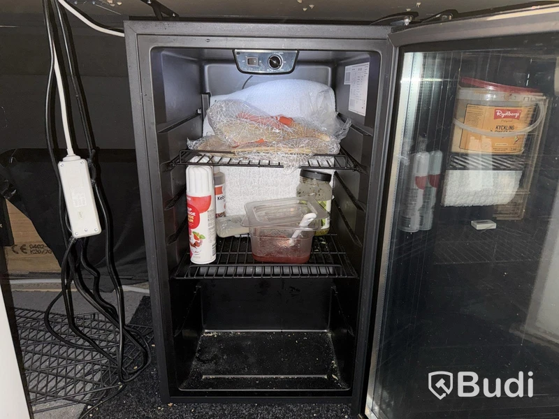 Scandomestic DKS 122 BE Refrigerator | 105 L