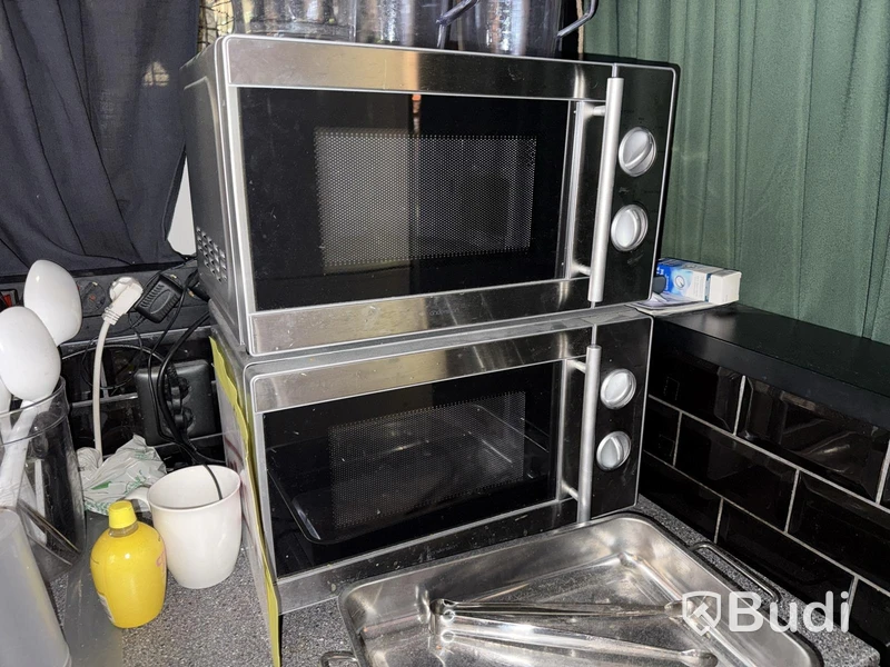 Lot of restaurant equipment