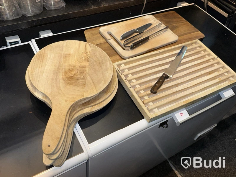Lot of restaurant equipment