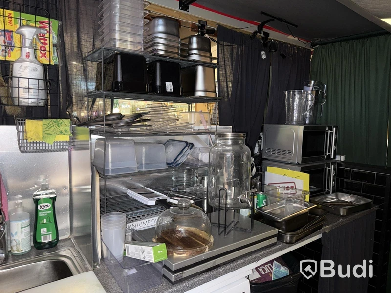 Lot of restaurant equipment