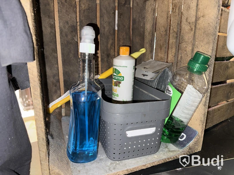 Lot of restaurant equipment
