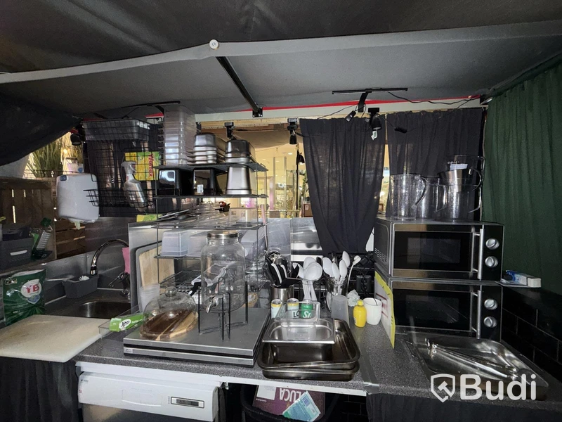 Lot of restaurant equipment