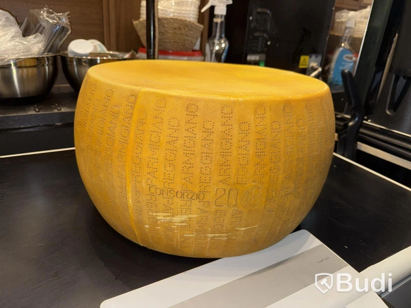 Decorative “Parmesan Cheese” in Plastic | Diameter 44 cm