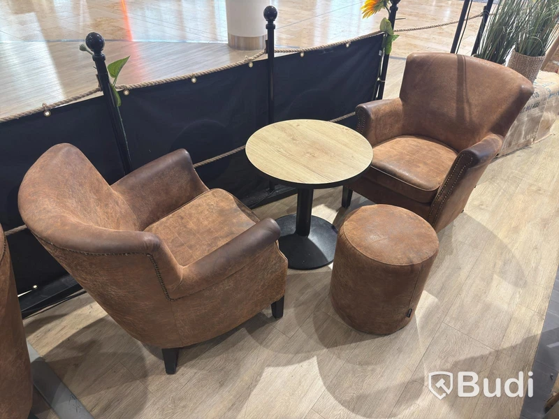 2 armchairs, table & ottoman