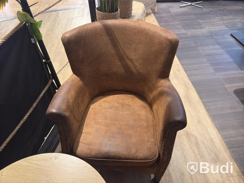 2 armchairs, table & ottoman