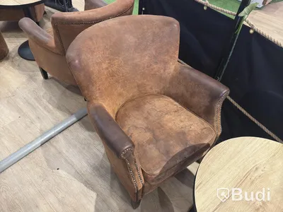 2 armchairs, table & ottoman