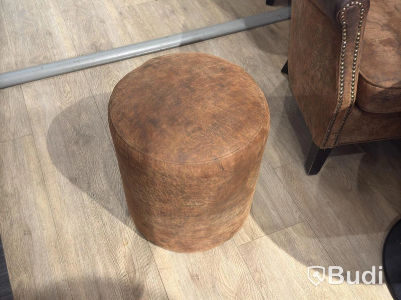 2 armchairs, table & ottoman