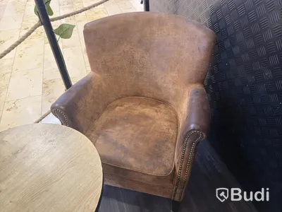 2 armchairs, table & pouffe