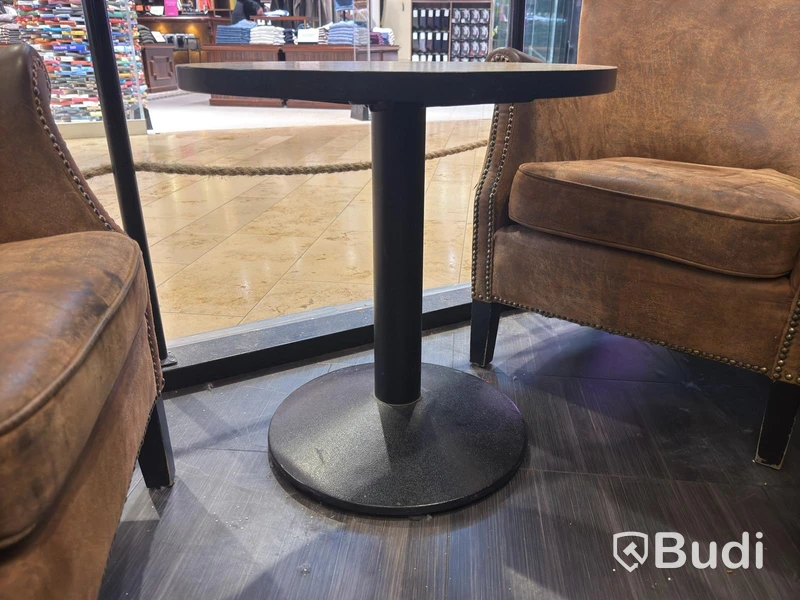 2 armchairs, table & pouffe