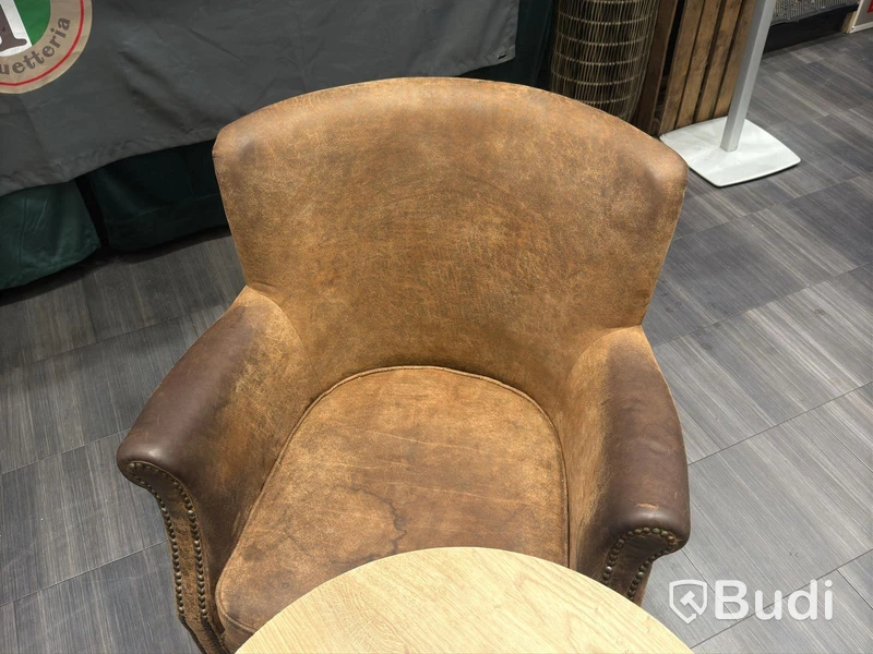 3 armchairs & 1 table