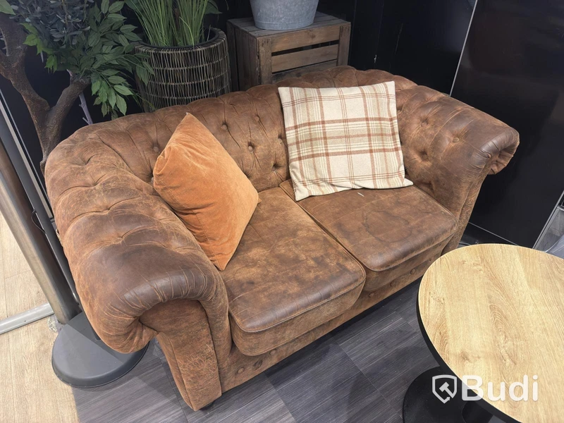 2 sofas & coffee table