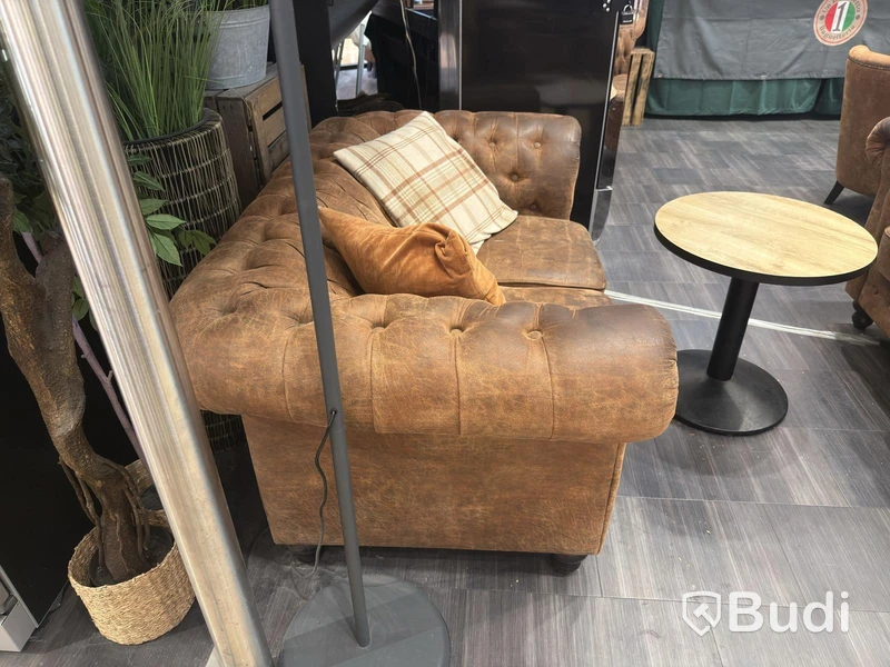 2 sofas & coffee table