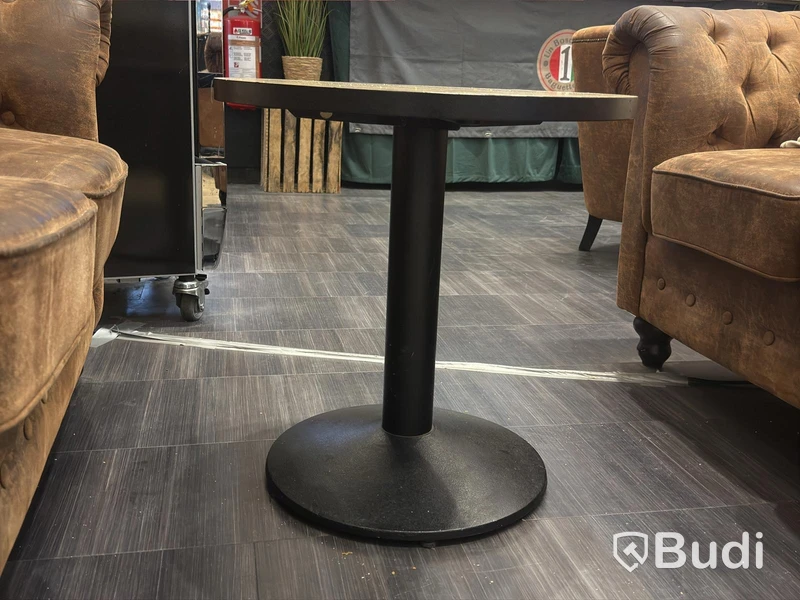 2 sofas & coffee table