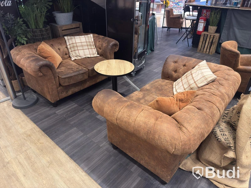 2 sofas & coffee table