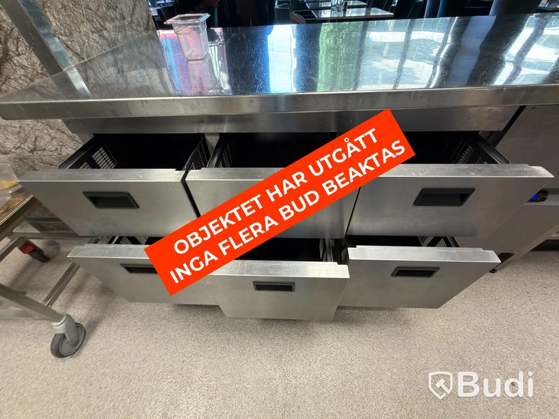 Refrigerated counter with 6 drawers