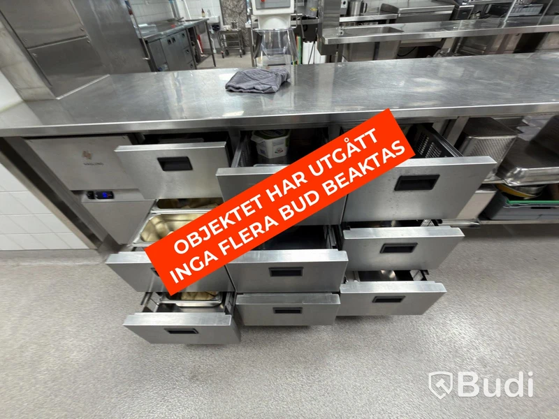 Haglund Refrigerated Counter with 9 Drawers