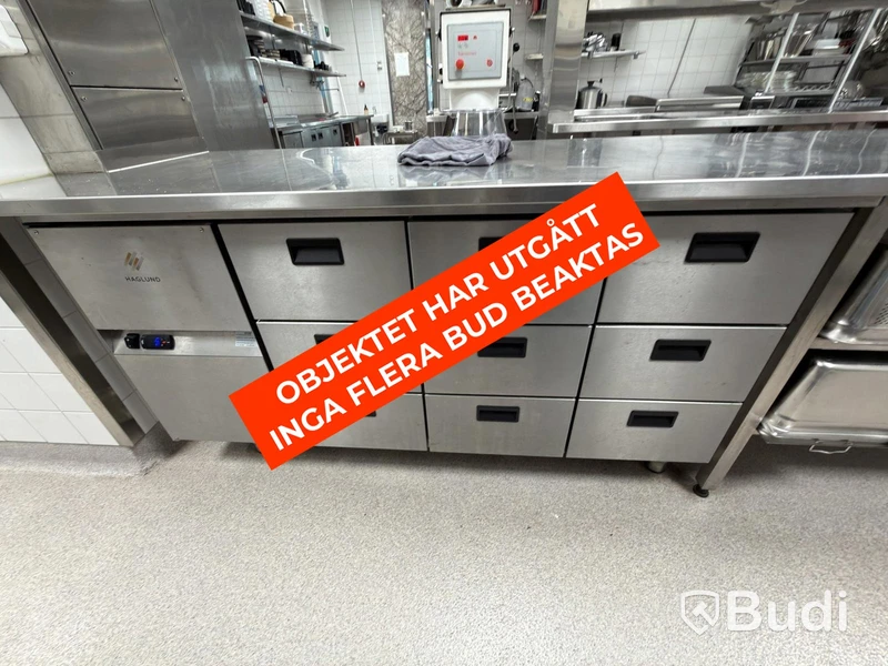 Haglund Refrigerated Counter with 9 Drawers