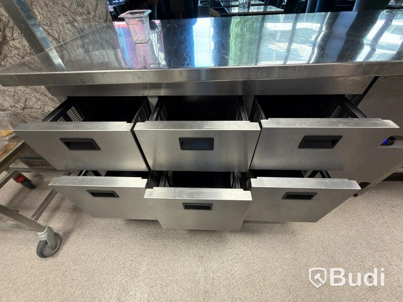 Refrigerated counter with 6 drawers