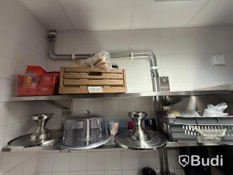 Diverse kökstillbehör uppläggningsfat