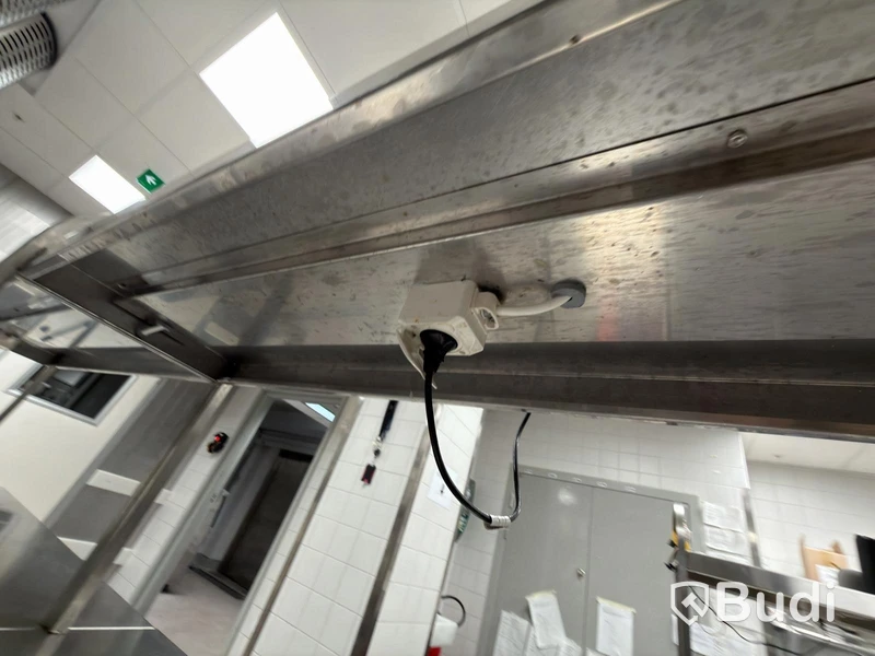 2 st Rostfri bänkar sammankopplade en med ho, el dragen