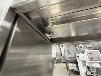 Rostfri bänk framdragen el inkopplad