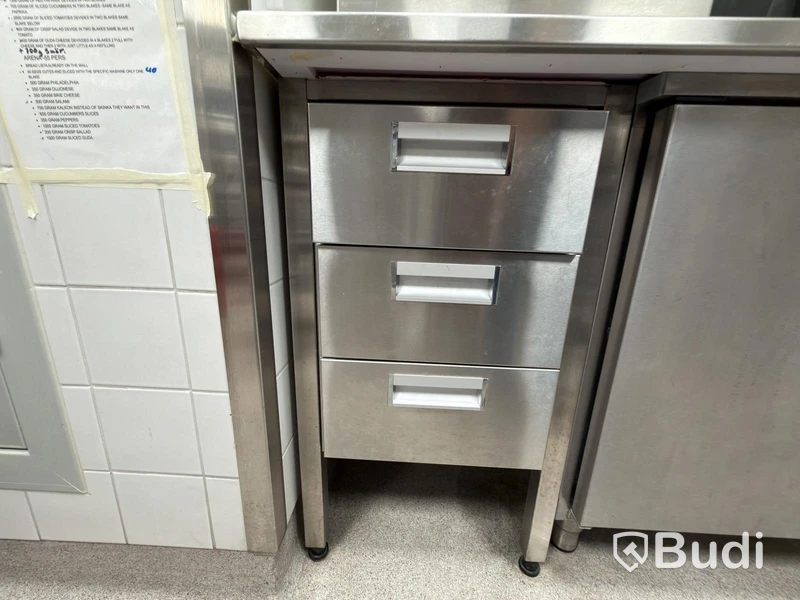 Rostfri skåp med 3 lådor och innehåll