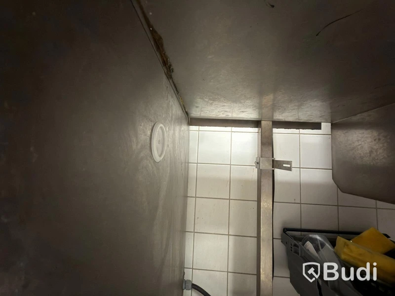 Diskbänk med stor vask avsköljningssektion mellansektion