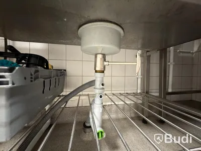 Diskbänk med stor vask avsköljningssektion mellansektion