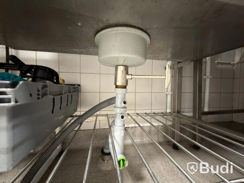 Diskbänk med stor vask avsköljningssektion mellansektion