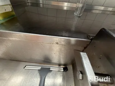 Diskbänk med stor vask avsköljningssektion mellansektion