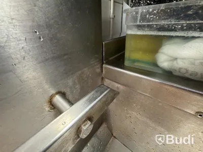 Diskbänk med stor vask avsköljningssektion mellansektion