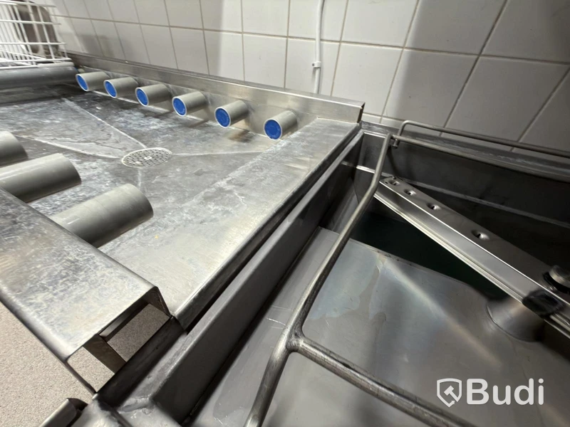 Rostfri Avrinningsyta med rullbanor för tvättbackar