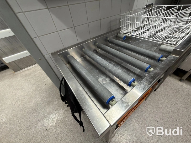Rostfri Avrinningsyta med rullbanor för tvättbackar