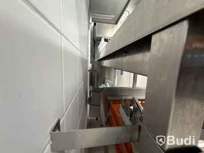 Rostfri Avrinningsyta med rullbanor för tvättbackar