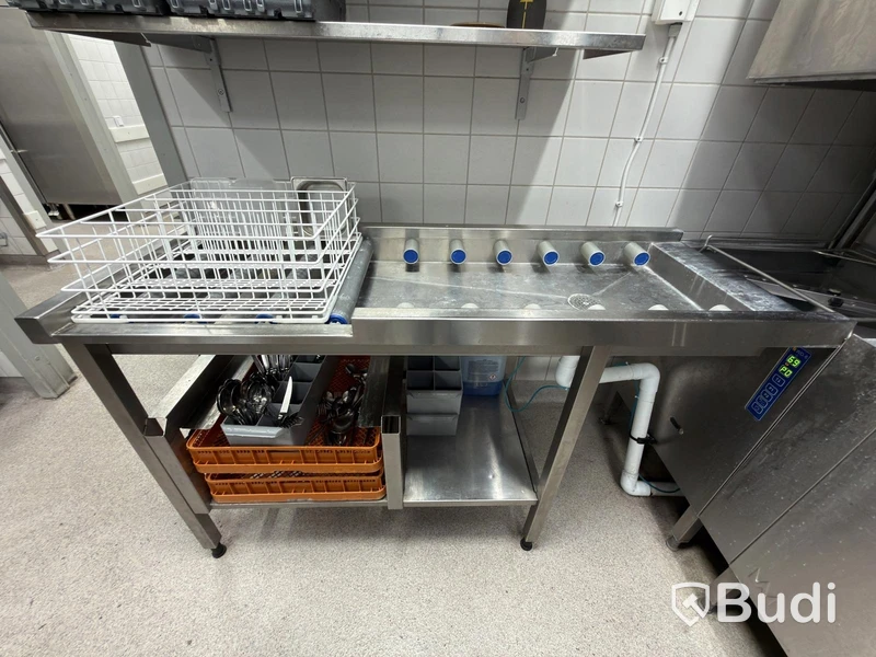 Rostfri Avrinningsyta med rullbanor för tvättbackar
