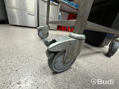 Rostfri rullvagn med avrinningsfunktion och kran