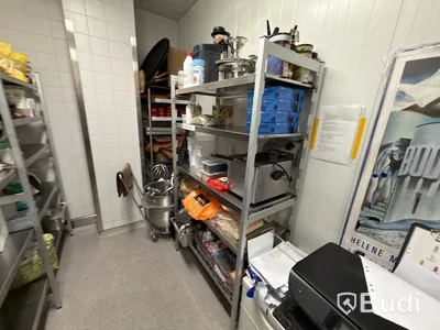 Stainless steel shelving system with 6 sections